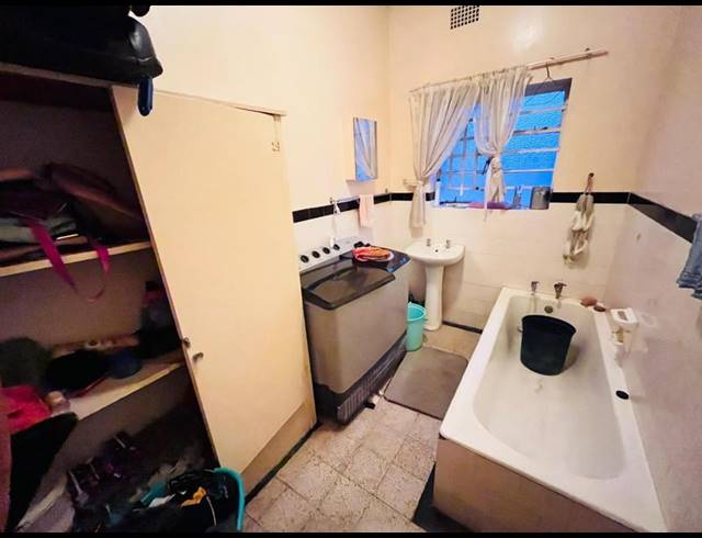 5 BEDROOM HOUSE FOR SALE IN PRIMROSE